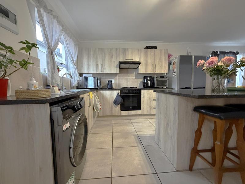 3 Bedroom Property for Sale in Heathfield Western Cape
